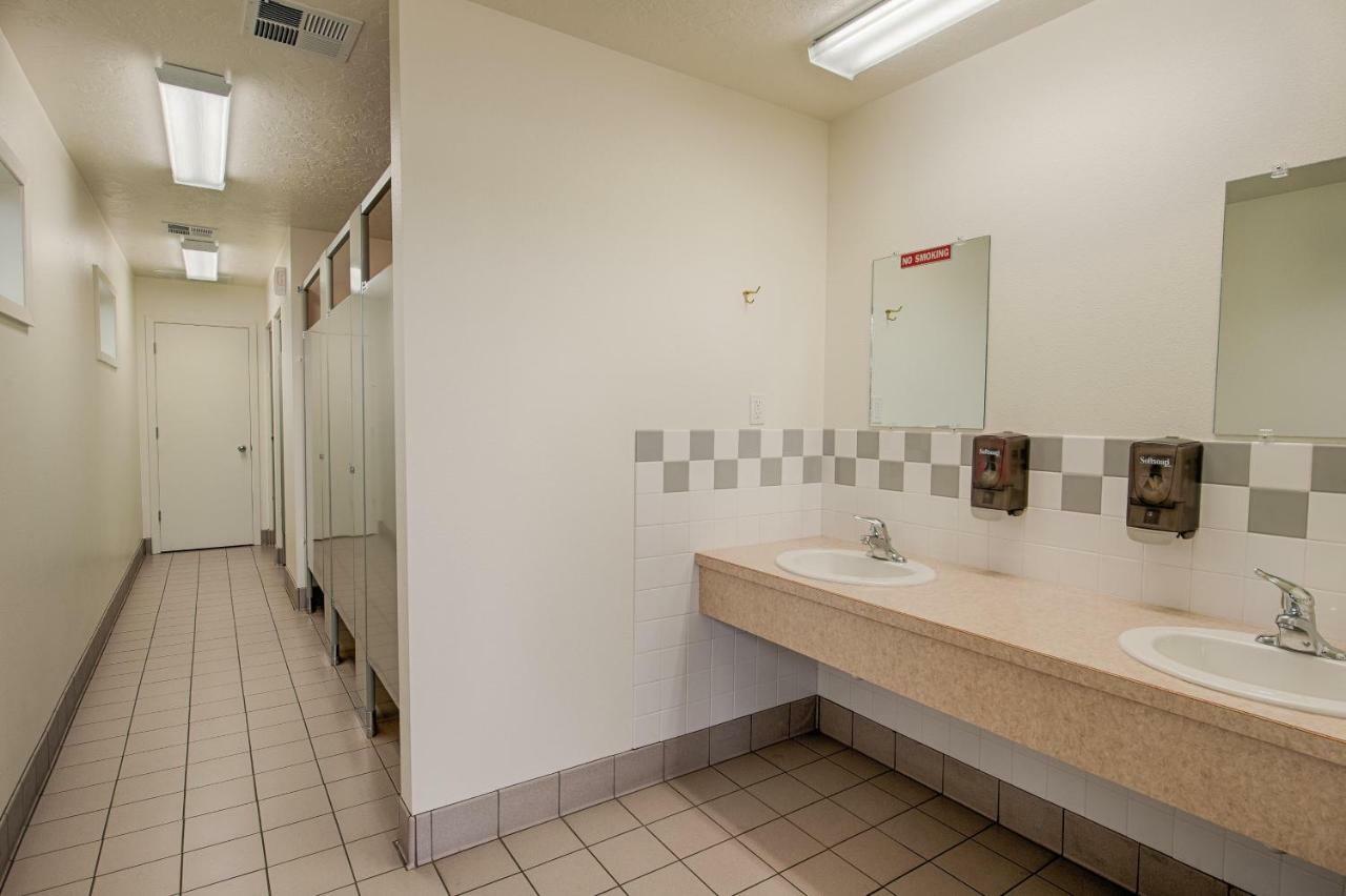 Yellowstone Grizzly Rv Park And Cabins Βίλα West Yellowstone Δωμάτιο φωτογραφία